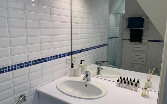 Nice 41 M with Balcony Near the Beach