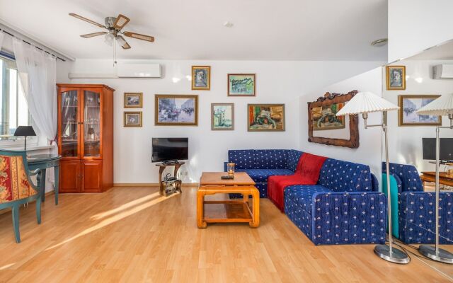 Apartment for 3 With Balcony by Renters