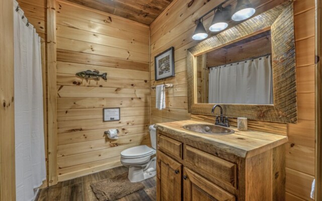 Aska Pines by Escape to Blue Ridge