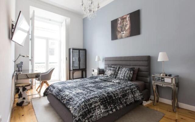 Beautiful 2BR high ceiling/50m from TimeOut market