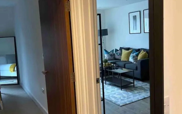 Modern 1 Bed Flat Near Station and City