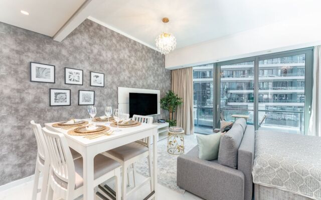 Lux Holiday Home Dubai Silverene Studios