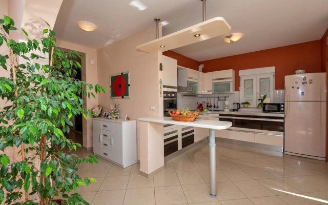 Nice Apartment in Igrane With 3 Bedrooms and Wifi
