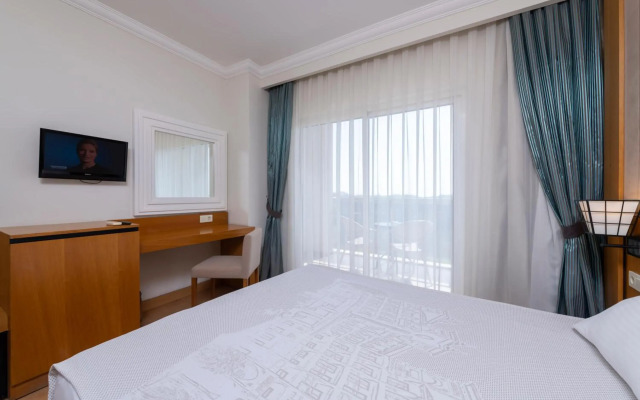 Lake & River Side Hotel & Spa