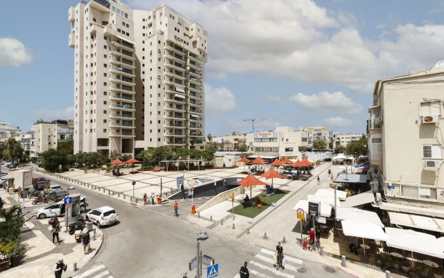 AirTLV-Bazel Apartment With Balcony