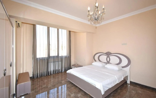Teryan street, 4 bedrooms Luxury, Unique apartment TT888