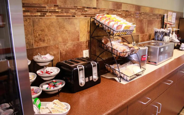 Canby Inn And Suites