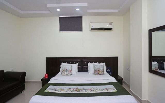 OYO 9565 Hotel New Shiv Murti