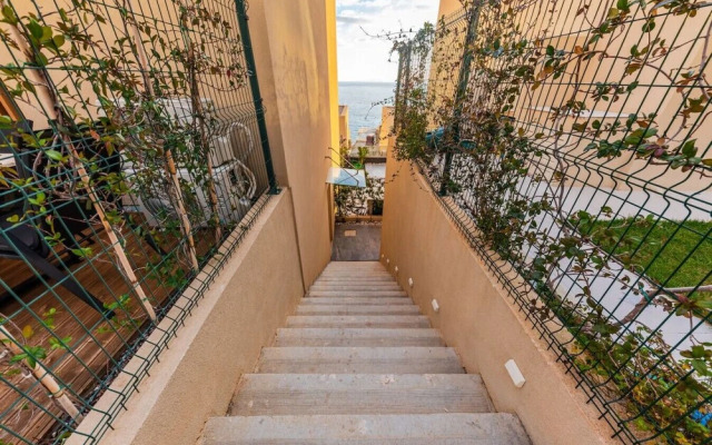 Seaside Retreat Green Coast