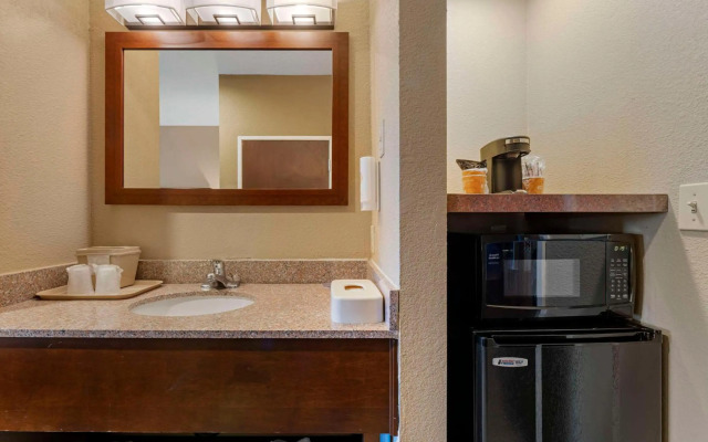 Comfort Inn Lathrop - Stockton Airport