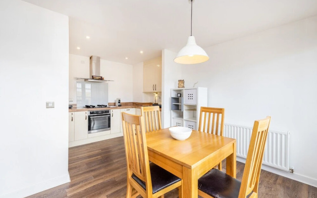 JOIVY Modern 2-Bedroom Flat Near Inverleith Park