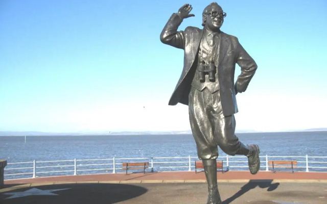 Eden Rose Cottage in Morecambe hot tub