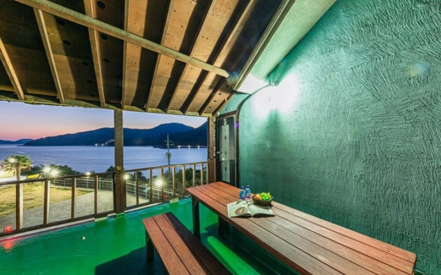 Geojedo Between the Sky and Sea Pension