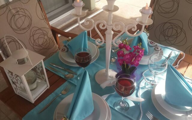 Family Friend Villa Pool BBQ 3b 1 Alacati Cesme