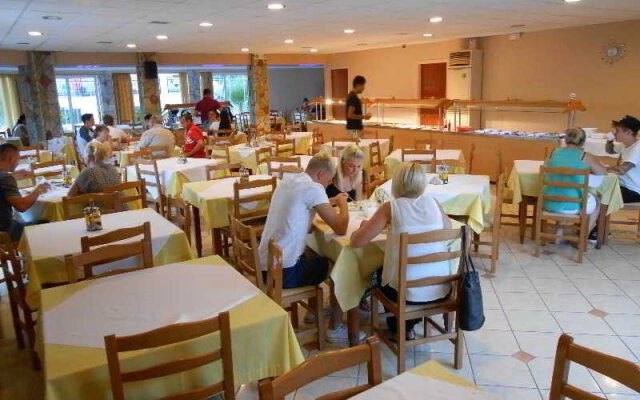 Village Inn - Laganas