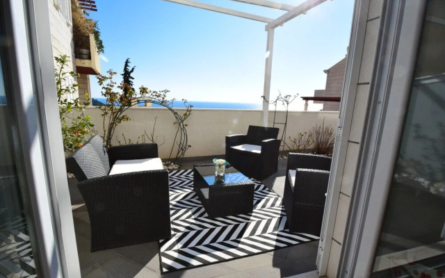 55 & 54 Stairs Apartments