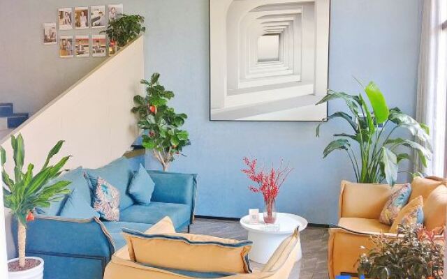 Xike City Hotel (Xianning Experimental Foreign Language School)