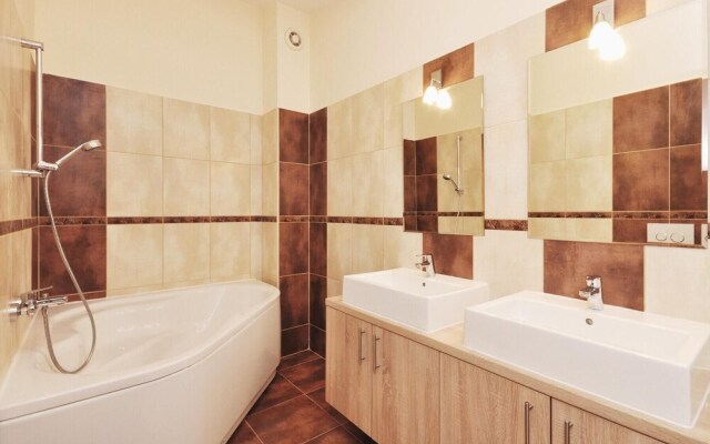 Amazing Home in Pakostane With Wifi and 5 Bedrooms