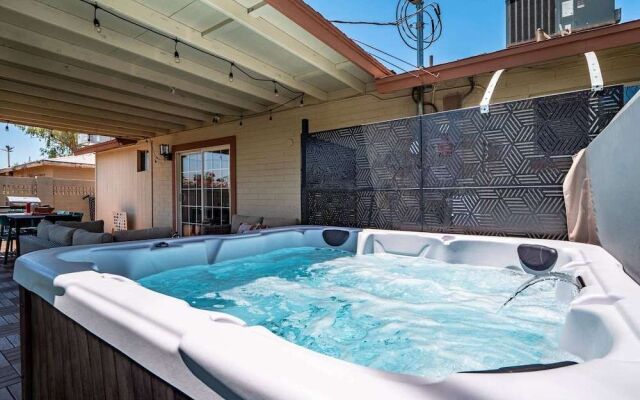 5BR Sleeps 10 Hot Tub Fire Pit Games & Walk to ASU