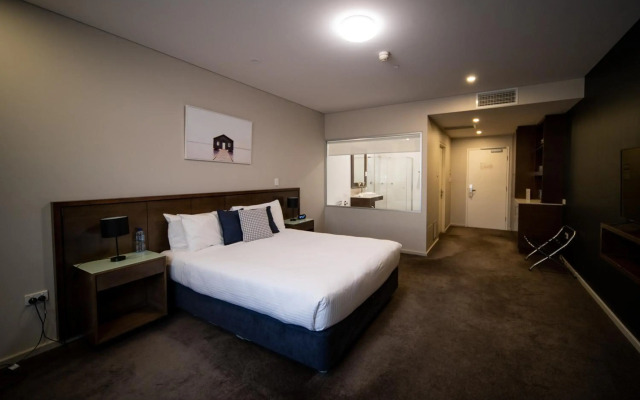 Sfera's Park Suites & Convention Centre