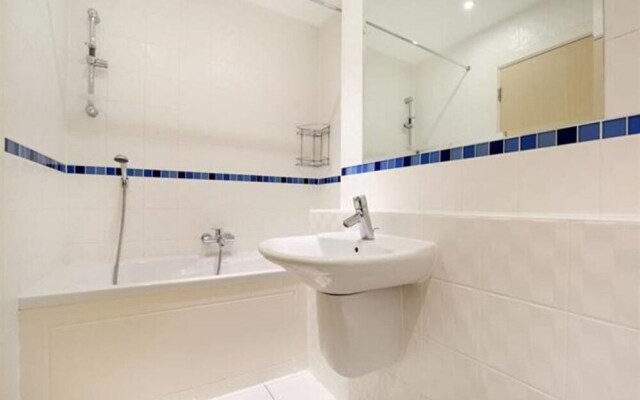 Modern and trendy 4 bed townhouse in Bristol