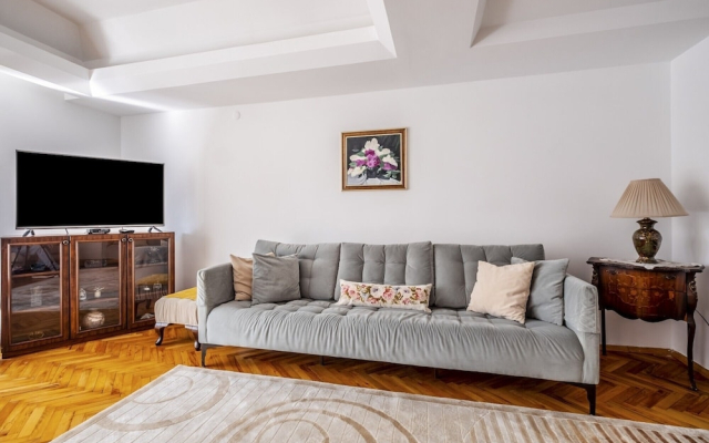 Central Flat With Balcony Near Zorlu Center