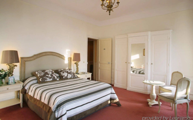 Pavillon Henri IV Hotel Restaurant Gastronomique Terrasse