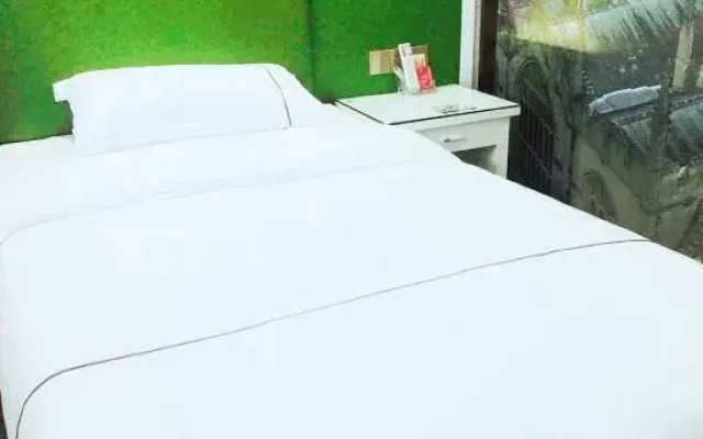 Yiwu Defeng Hotel