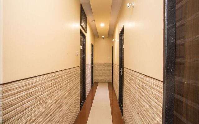OYO 8759 Hotel Adore Palace
