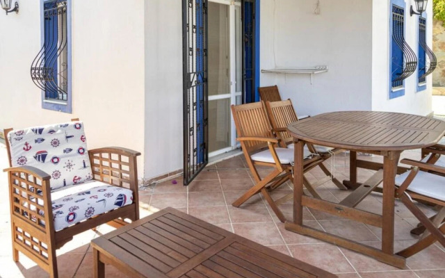2 BR House With Garden in the Heart of Yalikavak