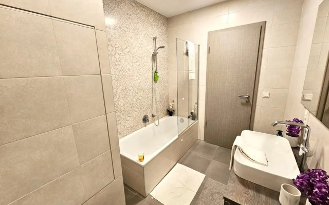 Stylish 3 BR with 2 terraces and parking