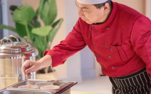 Tonglu Hongqi JC Hotel