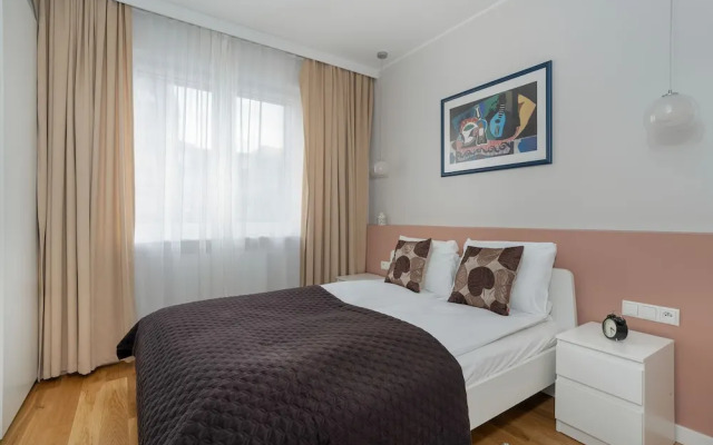 Trendy Apartment Polna by Renters