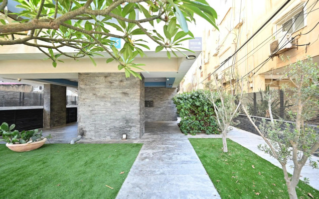 Stunning 3BR Penthouse w Jacuzzi by HolyGuest