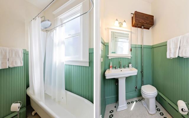Harrison House Bed & Breakfast