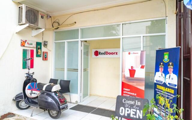 RedDoorz near CBD Ciledug