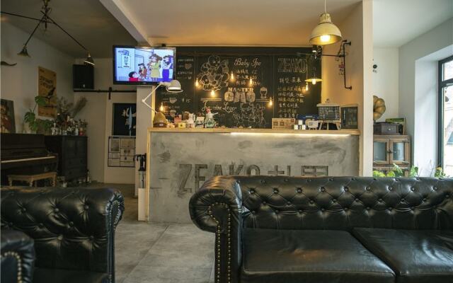 Zeako Youth Hostel