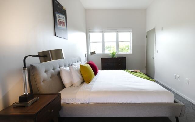 Acklen Luxury Condos by Hosteeva