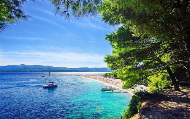 Zlatni rat Beach Resort