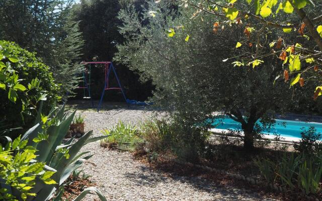 Holiday home with outdoor pool, Bédoin