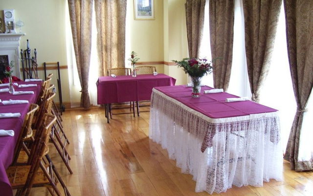 The Victorian-Candle Bed & Breakfast