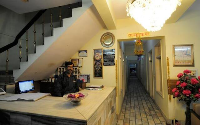 Oyo 24557 Amba Inn