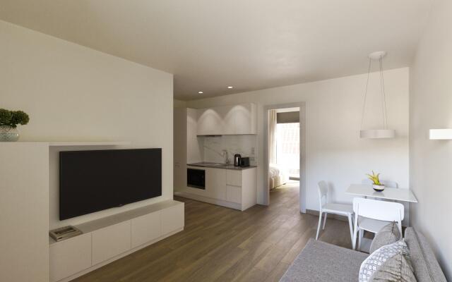 One Bedroom Apartment with Private Balcony