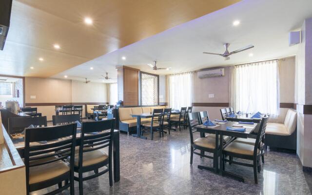 Hotel Raj Vista - Suites & Convention