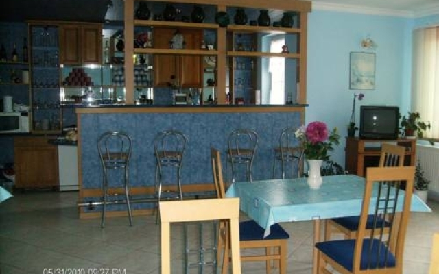 Hollik Apartmanhaz