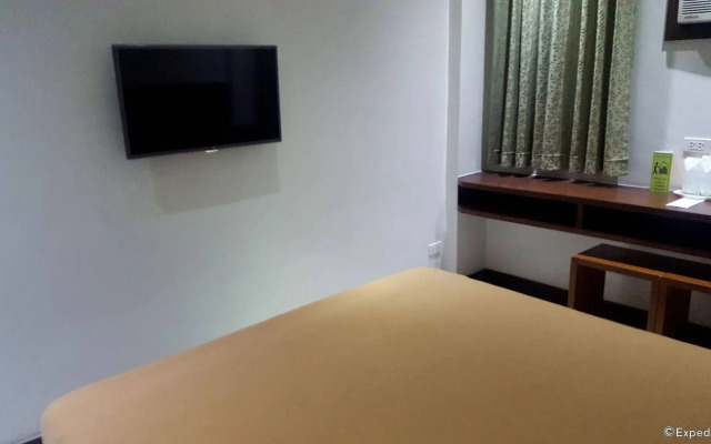 ZEN Rooms West Makati Hotel