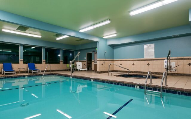 Holiday Inn Express & Suites Everett by IHG