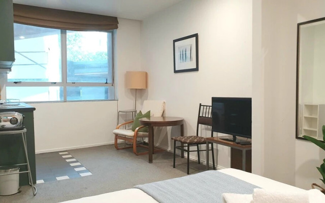 City Living - Wifi- Netflix - Laundry
