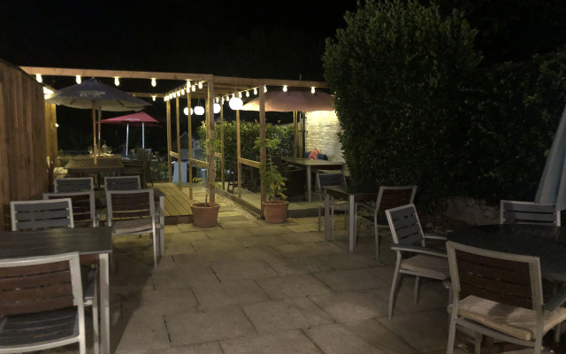 Morleys Bistro | By Huluki Sussex Stays