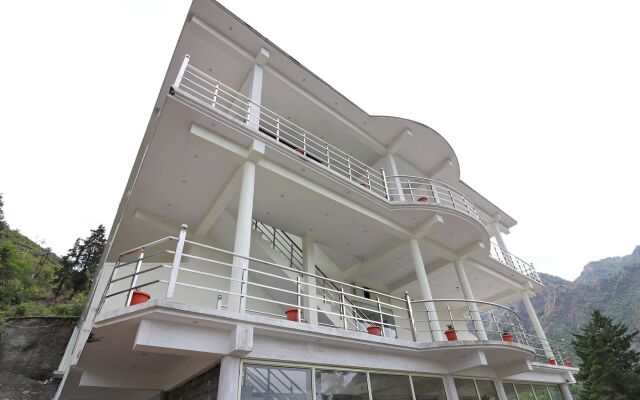 OYO 14158 The Kempty Fall Resort